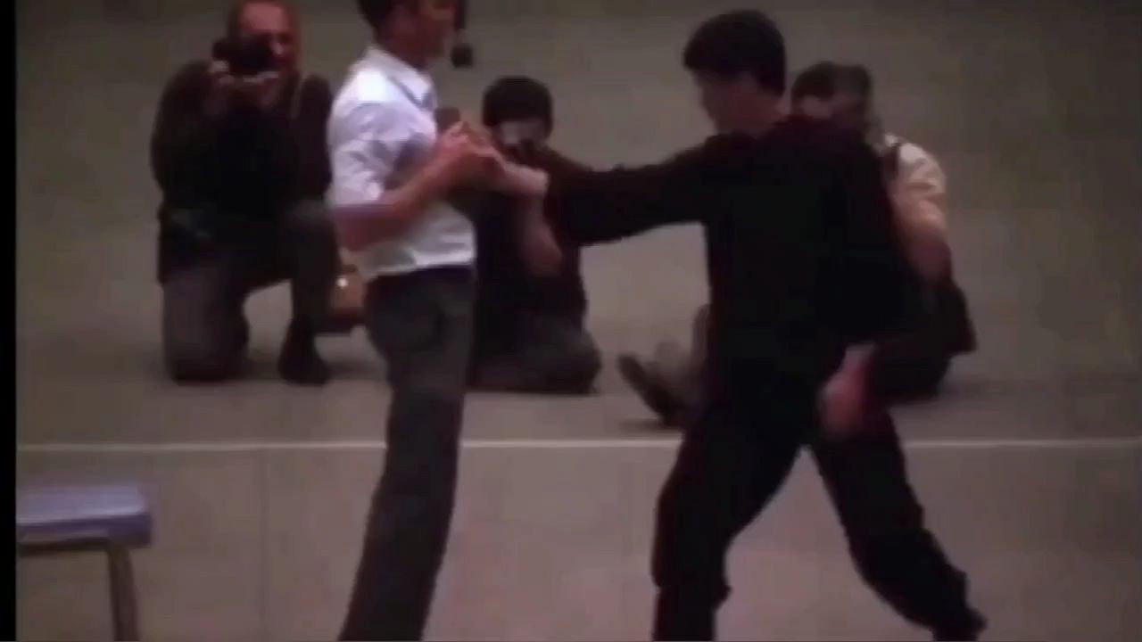 《叶问4》中出现的李小龙寸劲拳,究竟是表演还是真功夫?